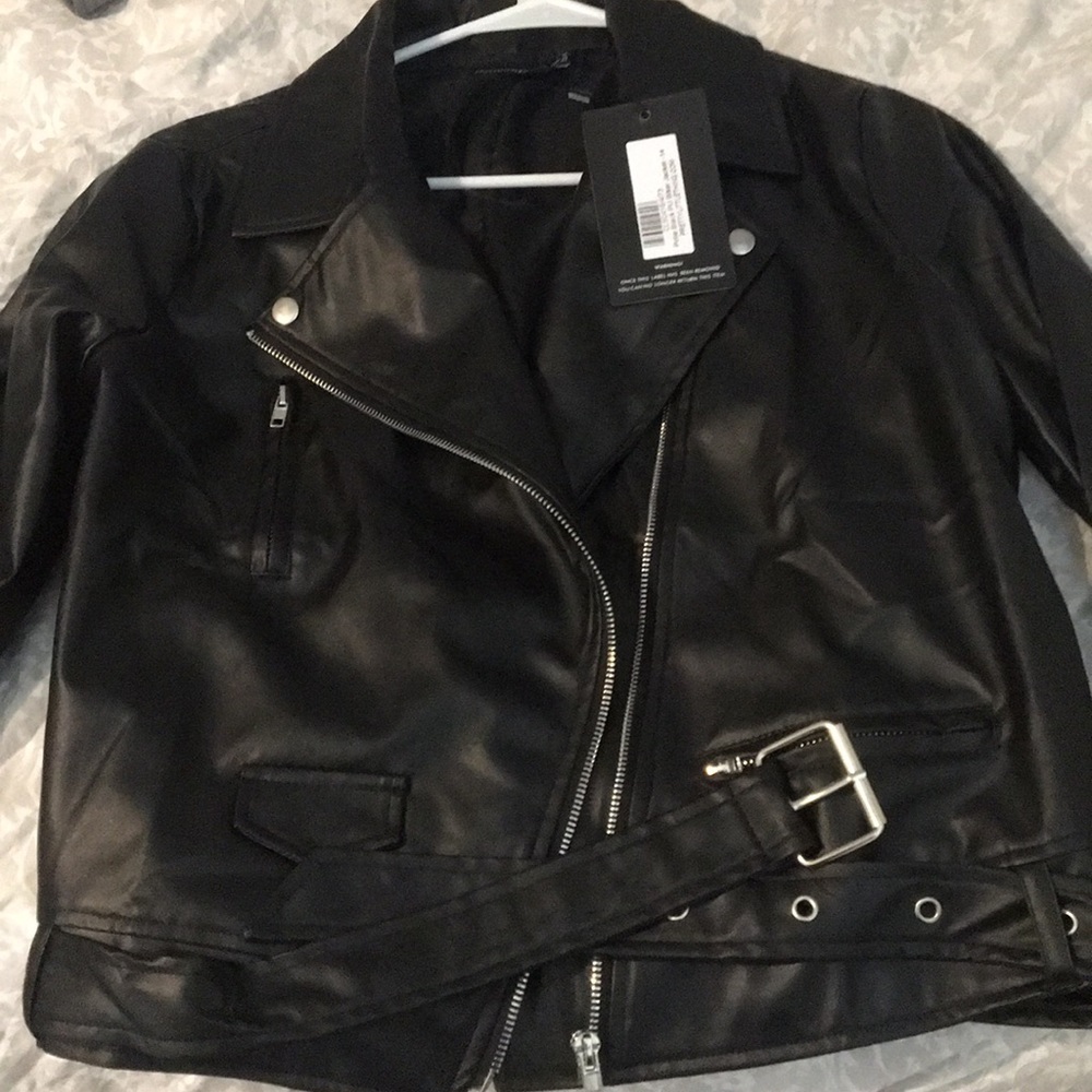 Leather jacket w belt